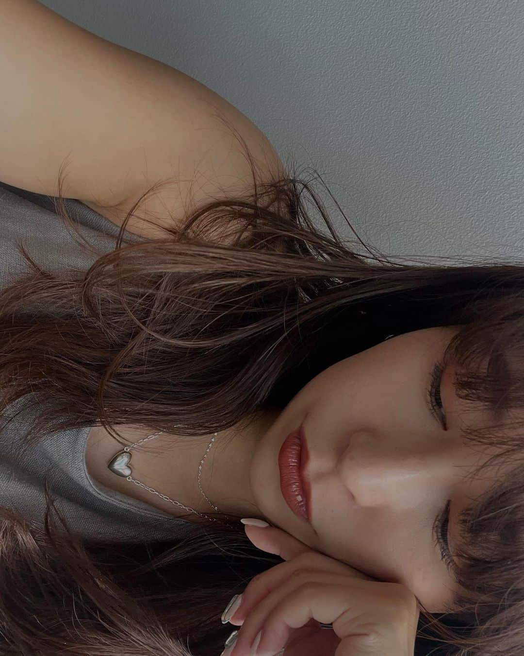 佐藤有里さんのインスタグラム写真 - (佐藤有里Instagram)「. 私史上１番好きかも😳なリップに出逢えた💄✨ . ▶︎ @maccosmeticsjapan  ラスターガラス  #ライクアイワズセイイング  . PRでもなんでもないんだけど、イエベ肌に馴染むこっくりブラウンレッドで秋メイクにもってこいなおすすめカラーです🍁 シアーだから深い色なのに軽さと抜け感もあって可愛すぎるー！！！！！！ .」9月11日 20時51分 - yuri_212