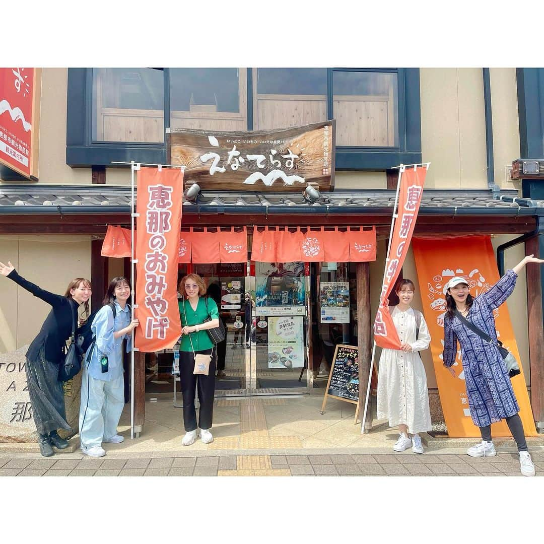 咲希あかねさんのインスタグラム写真 - (咲希あかねInstagram)「『OTO♪TERRACE（オトテラス）』  自由で楽しいメンバー😊✨ みんなでご飯行ったり、美味しいものをシェアしたり…1年ぶりの恵那を堪能しました♪  会場はミラーボールあって、席も宝塚劇場みたいにフワフワで座りやすい、素敵な会場です😊 客席降りしたり皆さんを近くに感じれて嬉しかったです！！  #宝塚 #宝塚og #恵那市」9月11日 20時44分 - akane_saki