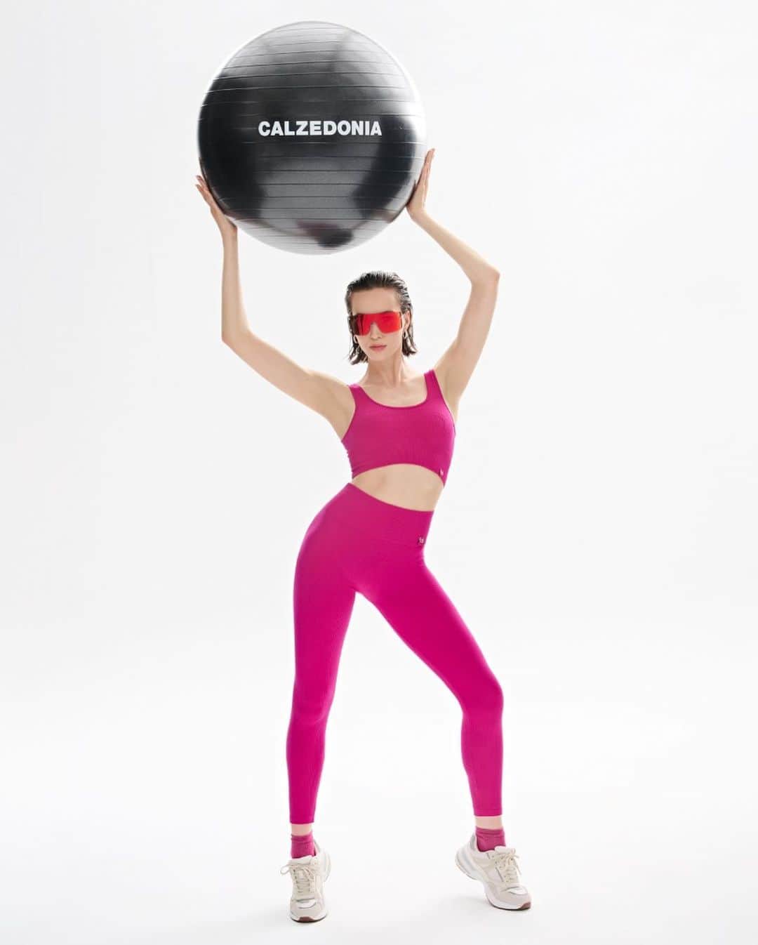 CALZEDONIAさんのインスタグラム写真 - (CALZEDONIAInstagram)「NEW IN | STYLISH & COMFORTABLE: Calzedonia's Athleisure collection is back ⚡  #Calzedonia #Athleisure #Leggings」9月11日 20時48分 - calzedonia