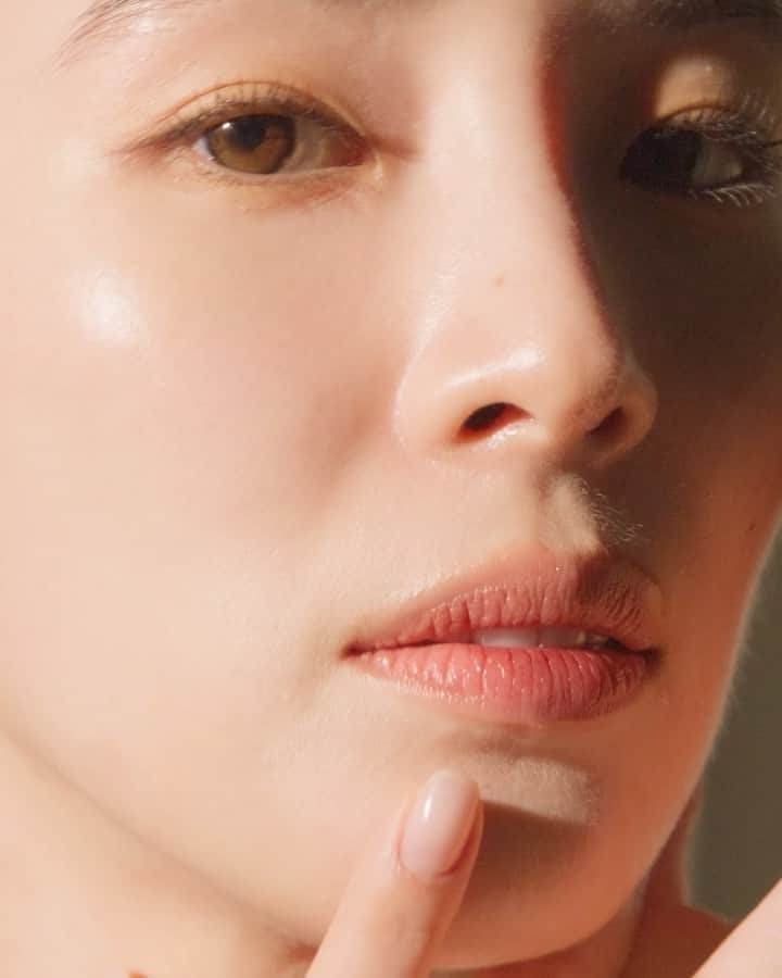 アイリーン・キムのインスタグラム：「The glow is always in💫 Don’t ever let anyone stop your shine😘 @lamer.korea @lamer   #LaMerPartner ­#LaMerLiftingFirmingSerum ­#LaMerLift」