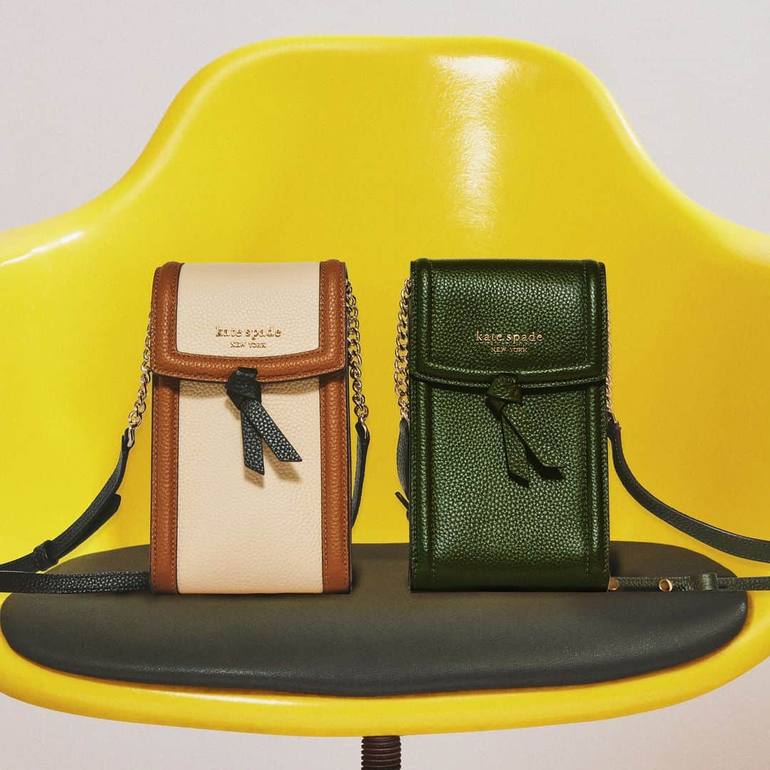 ケイト・スペードのインスタグラム：「お出かけも デイリーユースも 頼れる フォンクロスボディ  #katespadeny #katespadejapan #ケイトスペード #ケイトスペードニューヨーク」