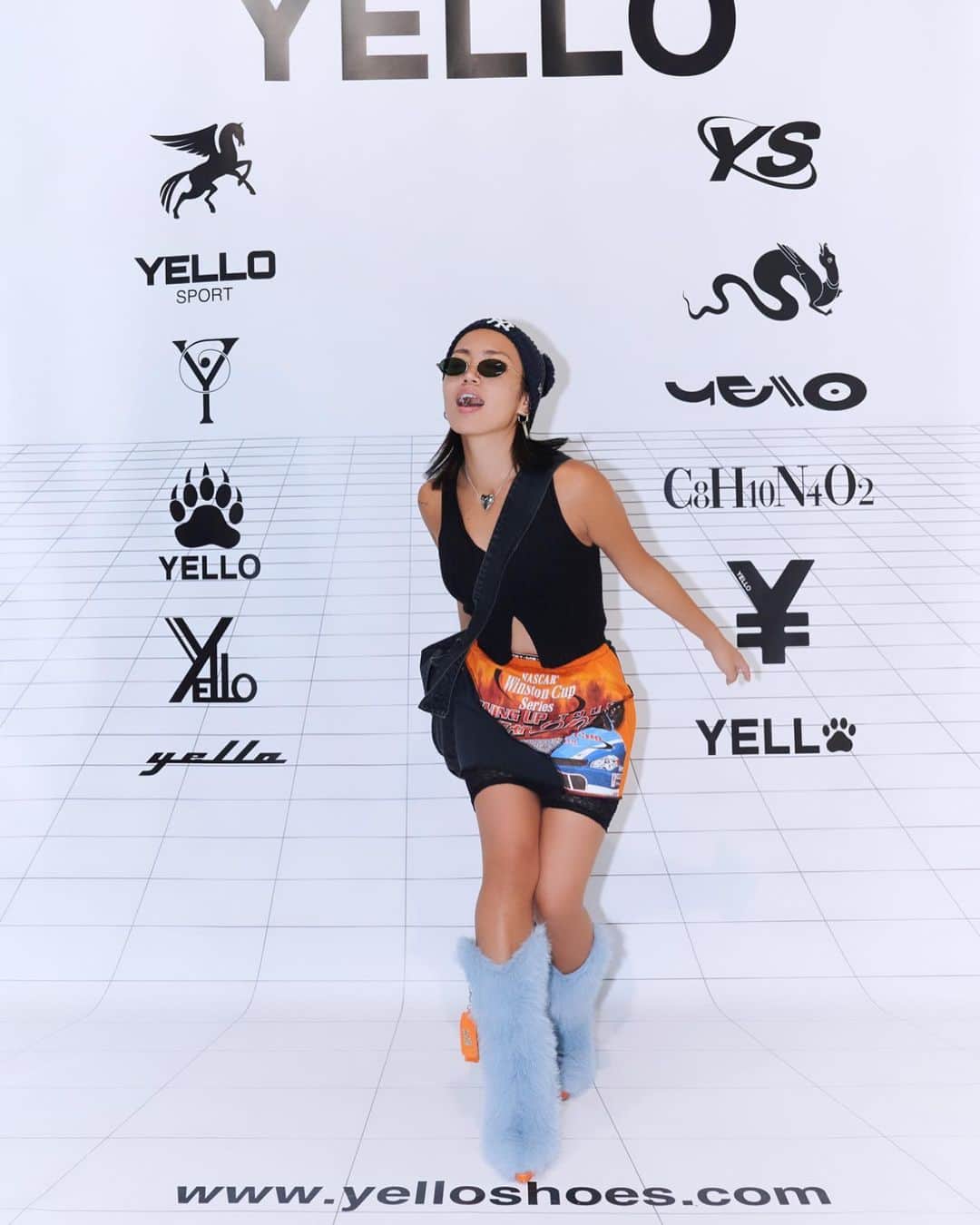 RIEHATAのインスタグラム：「It's a secret, but i'll show u what i got🤫🤍  👢 @yelloshoes_official 🥾  YELLOにて買ったもの♡後編！！ 試着の様子はreelをチェック📹 ヒールに合わせたらお洒落な靴下も買ったよ☁️  #私服のハタ 🟠🔵🕶 #購入品 #セレクトがめちゃリエwだそうw」