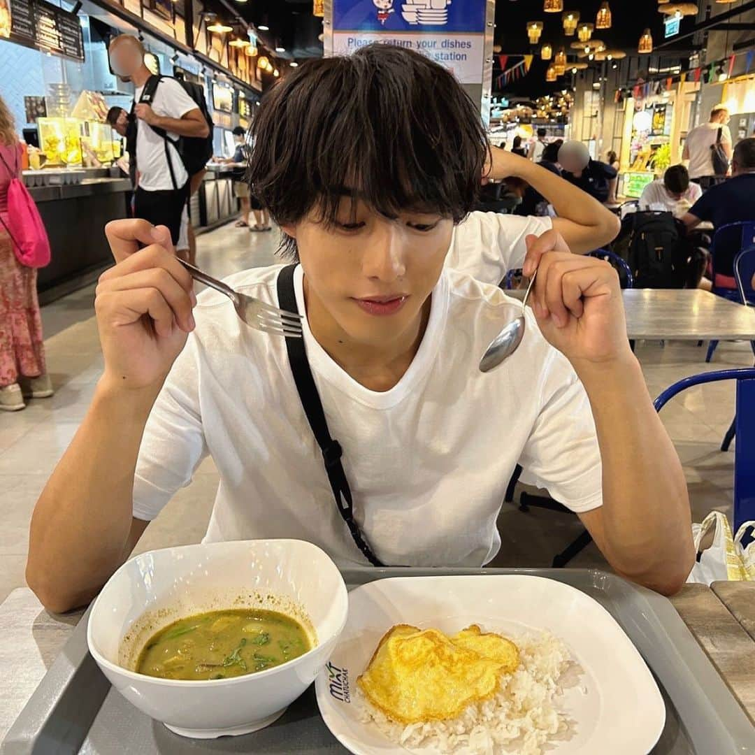 佐藤綾人のインスタグラム：「グリーンカレー🇹🇭🍛 卵がのってるご飯すき！！」