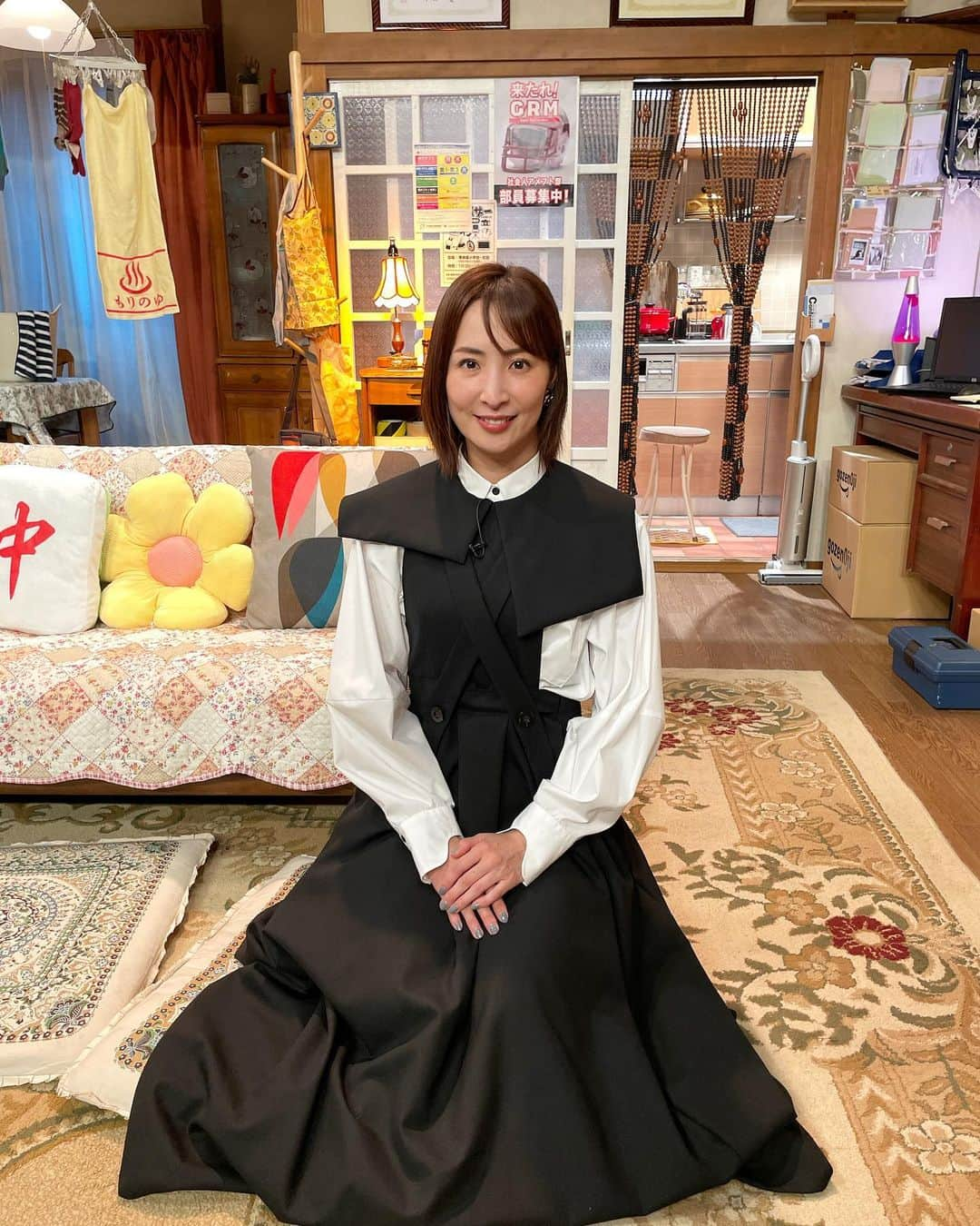 真飛聖のインスタグラム：「お知らせです📺  明日9月12日(火)深夜0時39分から日本テレビで放送の『午前0時の森　おかえり、こっち側の集い』に 出演させていただきます📺  いつも見ていた番組にまさか出演することになるとは・・・  どうなっているやら・・・  でも、でも、収録はとても居心地が良くて とっても 楽しかったです♡ 皆さん、優しかったなぁ〜  ぜひぜひ ご覧くださいませ〜♡  ヘアメイク @yumi_hairmake  スタイリスト @emikoakashi   #日本テレビ #午前0時の森 #おかえりこっち側の集い  #MC#若林正恭  さん#水卜麻美 さん #家入レオ さん #でか美ちゃん #YASU さん #TVerで見逃し配信あります」