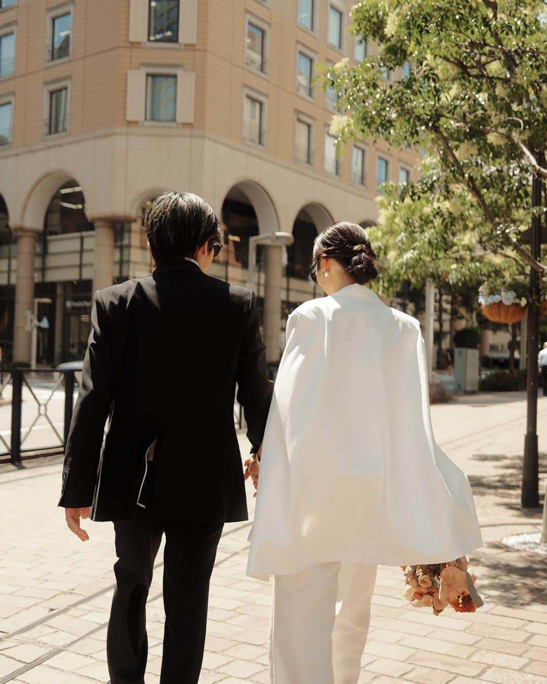 中嶋杏理さんのインスタグラム写真 - (中嶋杏理Instagram)「Photo by @ella.weddingfilm 🏢 @nuts__wardrobe   都内でこんなに、イメージ通りの 海外ちっくに撮れるなんて思ってなくて データ見てびっくり仰天🥺🙏🏻🖤  .」9月11日 21時01分 - anrinakajima