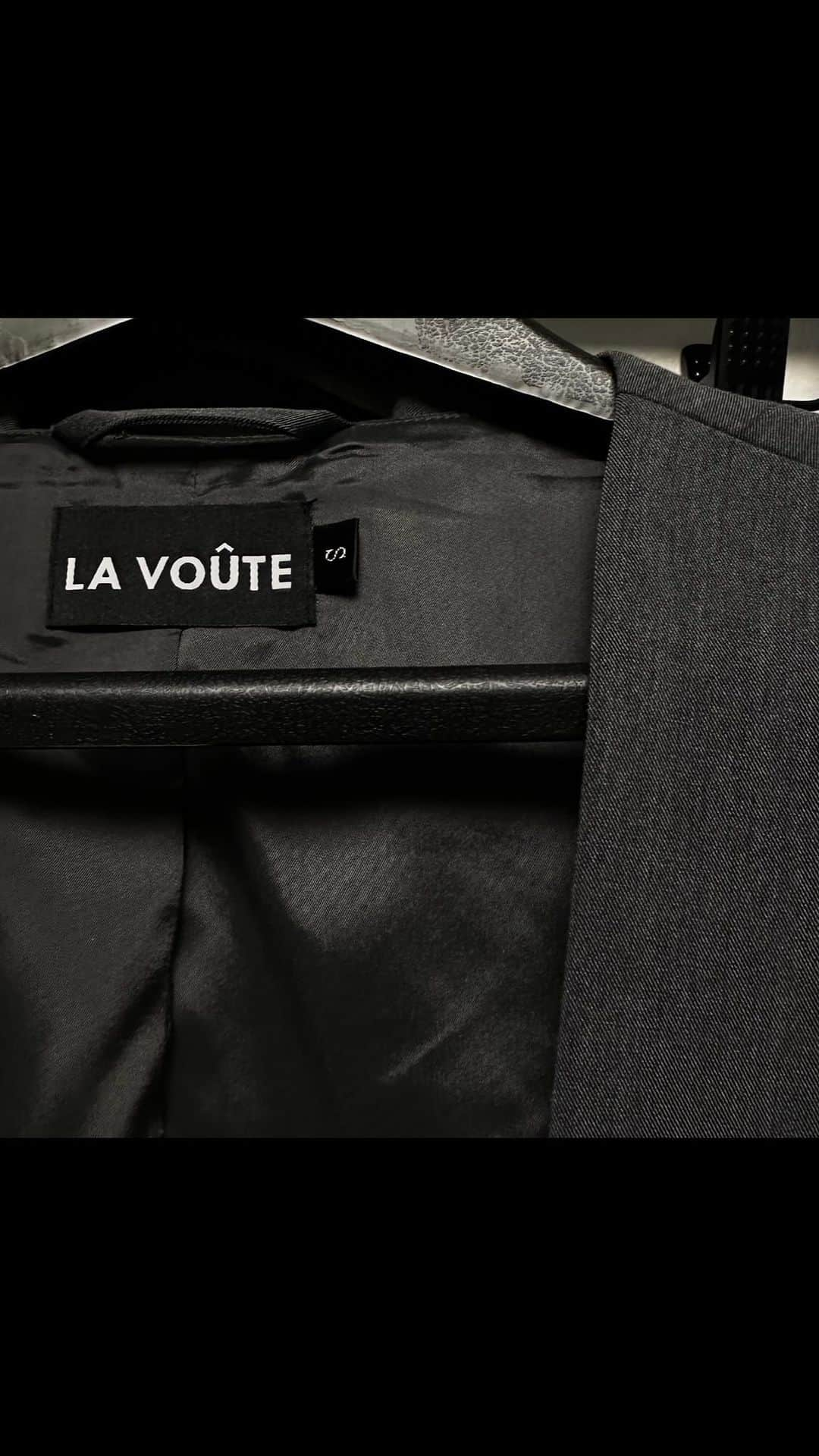 エイドリアン・バイロンのインスタグラム：「1 HOUR AWAY 🧷 @LaVoute NEW ERA COLLECTION  Ahhhh my heart is racing - we are 1 hour away from the online launch of our LA VOÛTE SUITS & 3 NEW BAGS! I have never been more excited & more proud… Seeing the reaction of people who have been shopping the new collection at the pop up shop has been overwhelming! I know you all will LOVEEEE these pieces! The quality & the price point is unmatched! Happy Shopping… ShopLaVoute.com 🖤 besos Xx」