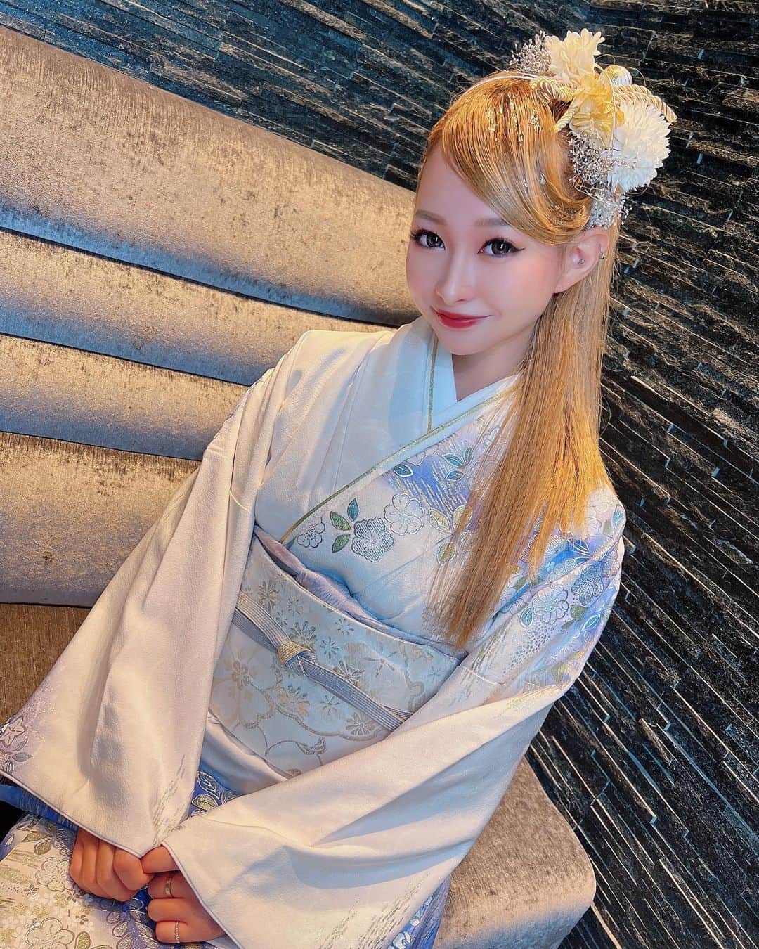 れなのインスタグラム：「周年4日間ありがとうございました🤍 グラマラス6年もおるのに初めて着物きたおww . . #着物#周年 . #錦#名古屋#GLAMOROUS#グラマラス#キャバクラ#キャバ嬢#ドレス#お酒#シャンパン#星乃れな#champagne#cute#fashion#coordinate#ootd」