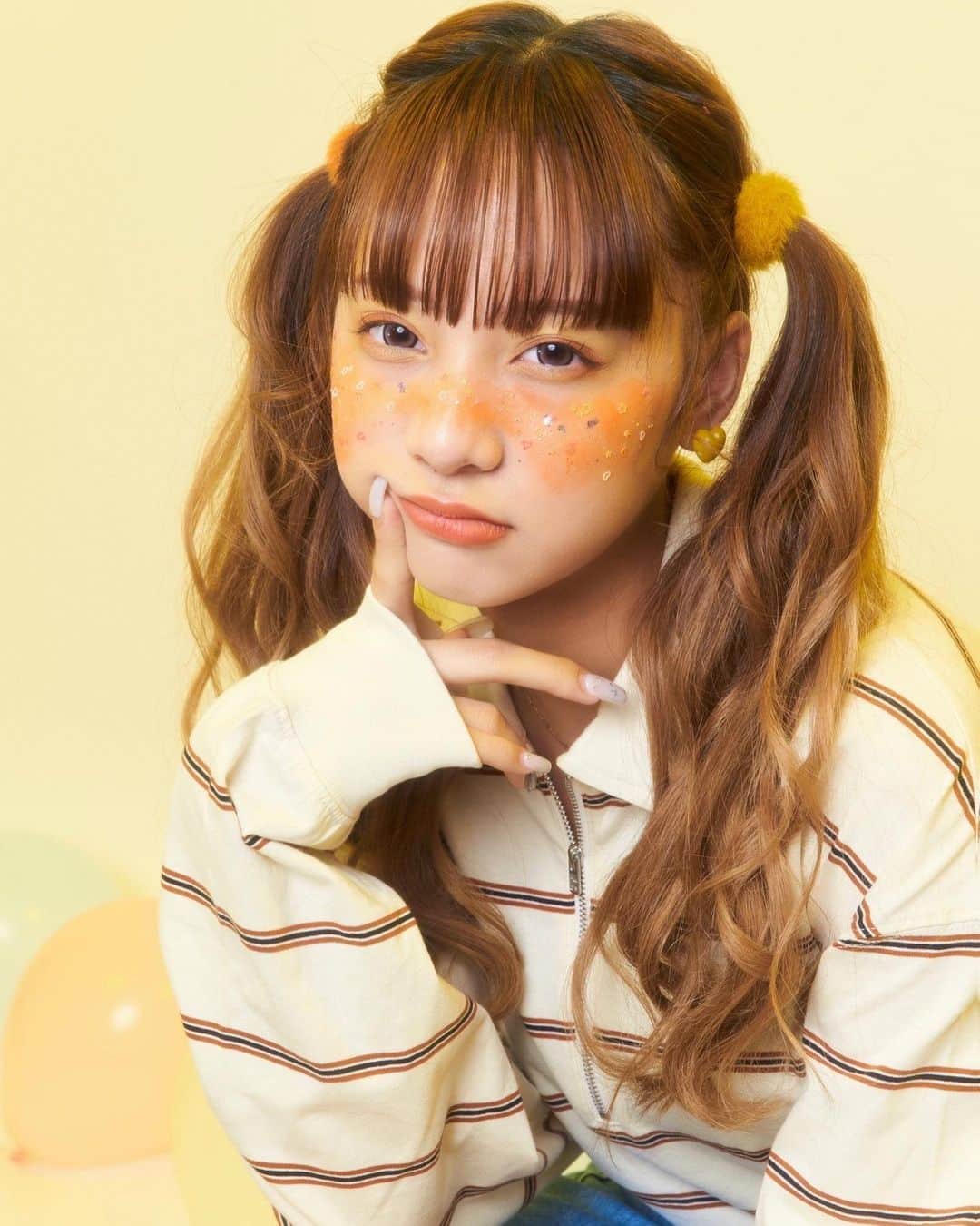 のインスタグラム：「. 素敵なお写真撮って頂きました🥹💜  ほんとにヘアメイクさんもフォトグラファーさんもとっても素敵な方々で、とっても楽しかったです🫶🏻ありがとうございました🙇🏼‍♀️💜  また是非宜しくお願い致します😻💜   #作品撮り   #作品撮りモデル   #モデル   #06  #jk  #sjk   #吉田羽花」