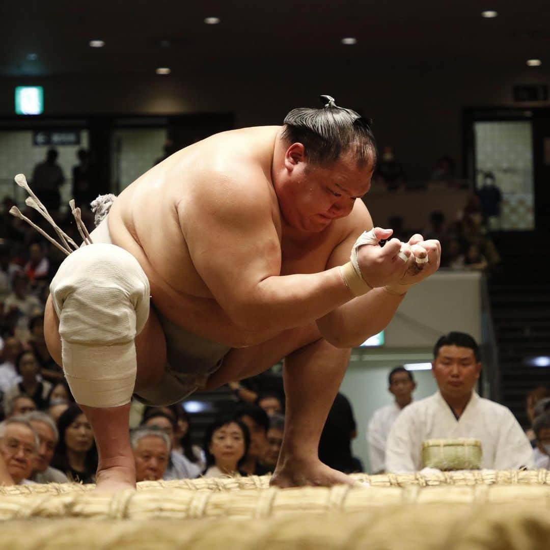 日本相撲協会さんのインスタグラム写真 - (日本相撲協会Instagram)「大相撲九月場所二日目！ 初日、二日目と幕内で連勝スタートをきったのは9名の力士。 #北勝富士 #霧島 #朝乃山 #髙安 #阿武咲 #金峰山 #御嶽海 #佐田の海 #熱海富士   @sumokyokai  #大相撲 #sumo #相撲 #力士 #お相撲さん #japanphoto #sumowrestlers #japanculture #満員御礼 #国技館 #両国国技館 #九月場所 #秋場所」9月11日 21時13分 - sumokyokai