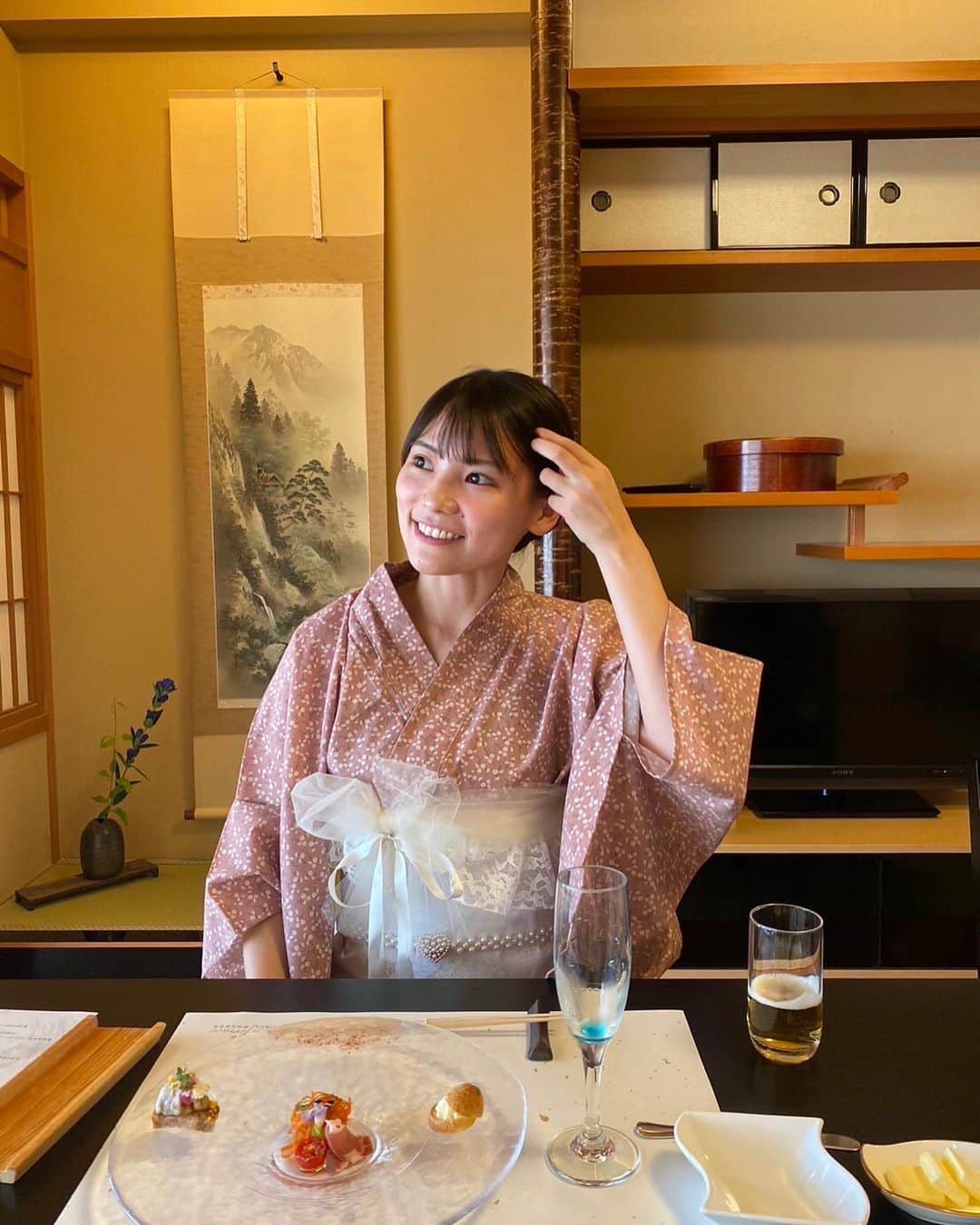 森田絵美のインスタグラム：「. 家族で白浜旅行😌 母の誕生日祝いでした！💐 . お料理もおいしくて最高でした！ . #家族旅行 #白浜旅行 #riri」