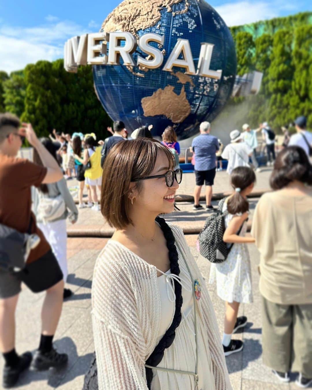浜崎香帆のインスタグラム：「-----  先日弾丸でユニバ行ってきたよ🎪  そこまで混んでなくて、どれもあんまり並ばずに乗れた✌️  皆んなは何の乗り物が好き⁇ 私はフライングダイナソー🦕  #大阪 #ユニバ #ユニバーサルスタジオジャパン #夏休み」