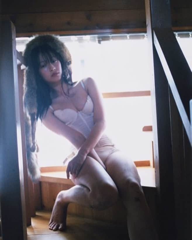 中尾有伽のインスタグラム：「【あと2日】 飯田エリカさんと撮り溜めてきた約8年分の写真を発表するためのクラウドファンディング  9/13 21:00より開始します。  開始後インスタライブにて配信もする予定です！  絶対に最高の気持ちをあげるから、私のこと信じて欲しいです。  うぶごえユーザー登録は以下からできます！ 数量限定で早い者勝ちのお返しもあるので、登録して待っててくれたら嬉しいです。  ずっと写真展をやることがこわかったけれど、 それでもやりたい、今やるしかないんだってやっとおもうことができました。 みんなのおかげです。 どうかよろしくお願いします。  ubgoe.com/sign_up/new」