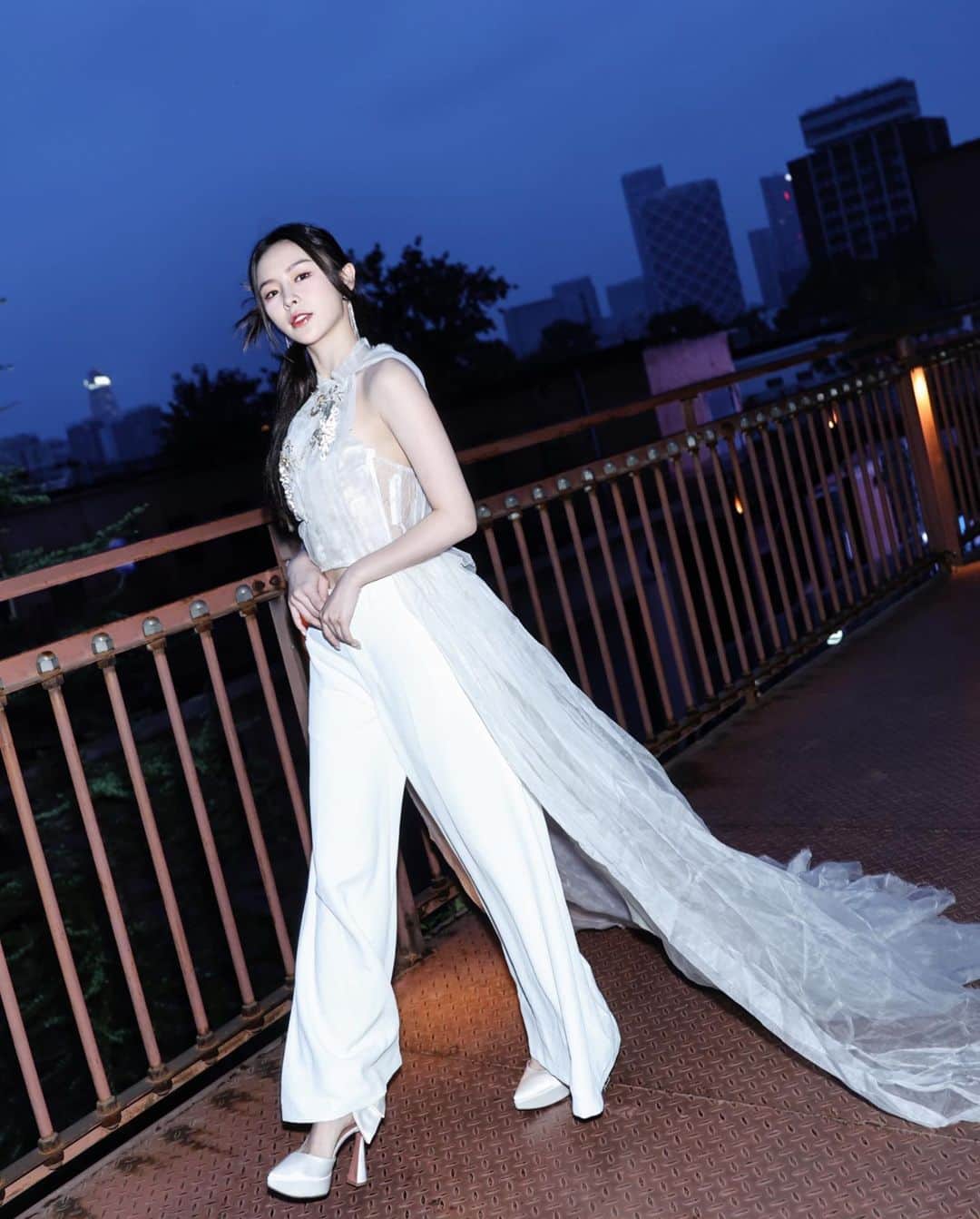 エルキーのインスタグラム：「🤍🤍 #chinafashionweek」