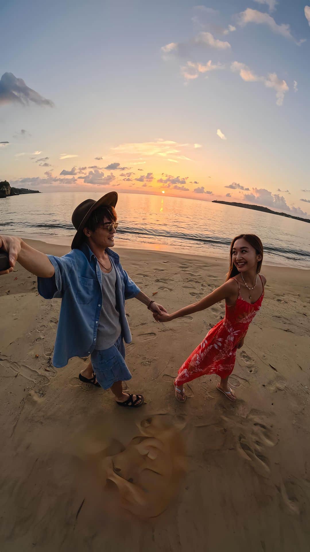 近藤あやのインスタグラム：「We are on Iriomote Island!🏝️🧡  沖縄の西表島にいます😆🩷 みんな、新発売の GoPro HERO12 black は チェックした？😘✨今回 @goprojp と一緒に Hero12 blackを使って遊びにきました🇯🇵😆✌️ スーパー進化した12の凄さは、Youtubeで 解説してるのでみてね😎✌️🩷 vlogユーザーとしめては、超一推し🔥✨  さーて、明日もたっくさん元気に遊ぶぞ〜😆🩵✨  #gopro #goprohero12black #goprohero  #goprotravel #ゴープロ #ゴープロのある生活  #沖縄 #沖縄旅行 #西表島 #okinawa #iriomote #hoshinoresorts #星野リゾート #星野リゾート西表島」