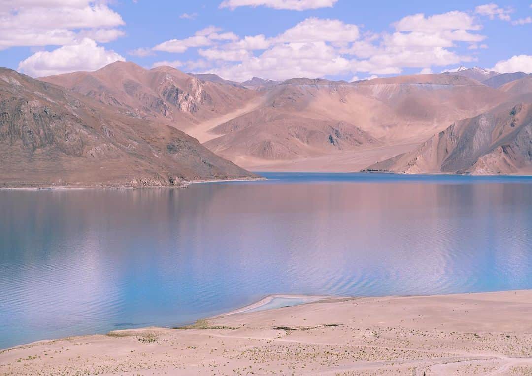 のインスタグラム：「⁡ Pangong Tso photo by Anna Miyoshi @anna_miyoshi」