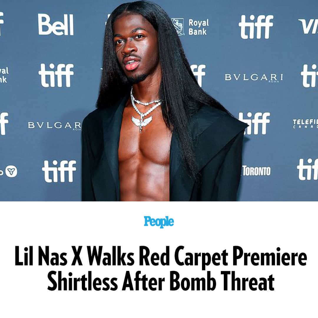 People Magazineさんのインスタグラム写真 - (People MagazineInstagram)「For #LilNasX, the show must go on.  The Grammy-winning “Old Town Road” singer, 24, appeared unbothered at the world premiere screening of his documentary Lil Nas X: Long Live Montero, which was delayed by half an hour due to a bomb threat, PEOPLE can confirm.  A rep for the Toronto International Film Festival (TIFF), which hosted the premiere of the documentary about the Grammy winner, also confirmed a police investigation. Tap the link in bio for the full story. 📷: WireImage」9月11日 22時01分 - people
