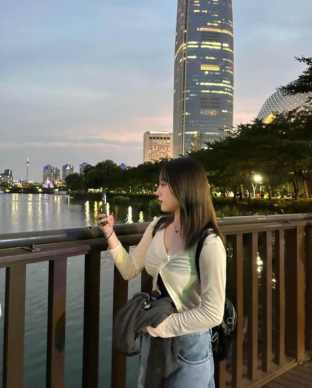 じゅんなのインスタグラム：「いとことお姉ちゃんとゆうなとプール行ってきたよ たのしかった✌️ 写真またのせるね〜( ᴖ ·̫ ᴖ )」