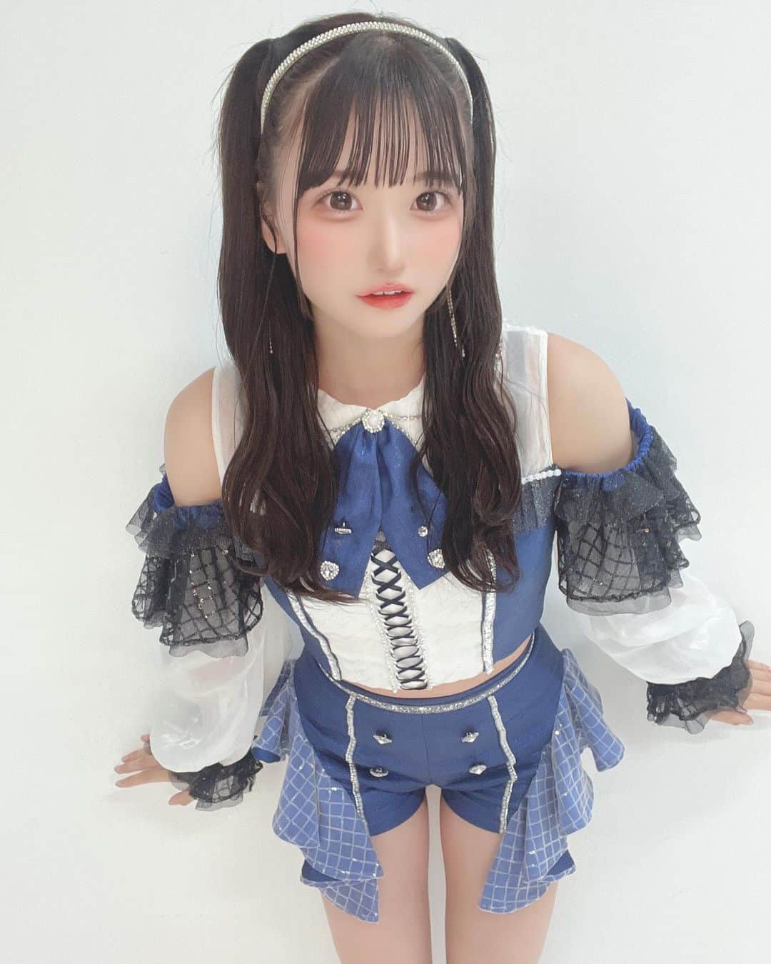 夢実あすかのインスタグラム：「キラキラカチューシャお気に入り🫶🏻🌟 ．  ． きらり涙流れ星、プラネタリウム（^Ｏ^）～♪♬サブスク解禁しました❤︎一緒に成長していきたい1曲です( •̀ᄇ• ́)ﻭ✧  ．  ． #japaneseidol #japanesegirl #idol #instagood #instalike #selca #followforfollowback #selfie #today #ootd #dailylook #instafashion #followme #アイドル前髪 #makeup #今日のコーデ  #アイドル  #ショーパンコーデ  #アイドルメイク  #ハーフツイン #いいね返し #自撮り #自撮り女子 #自撮り界隈 #推してください #ヘアアレンジ #オフショル #簡単ヘアアレンジ #アイドル衣装 #黒髪女子」