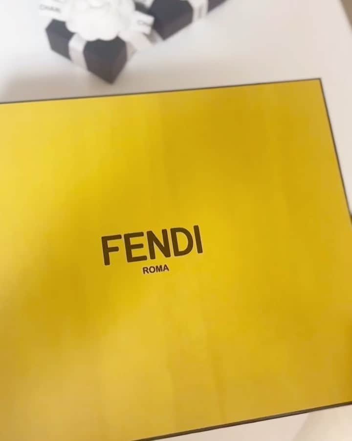 のインスタグラム：「New in...👠✨  ヌーディーなピンクベージュが可愛すぎる😍  #コリブリ #fendi #fendiコリブリ  #フェンディ#フェンディコリブリ  #アラフォーファッション #fendi購入品」