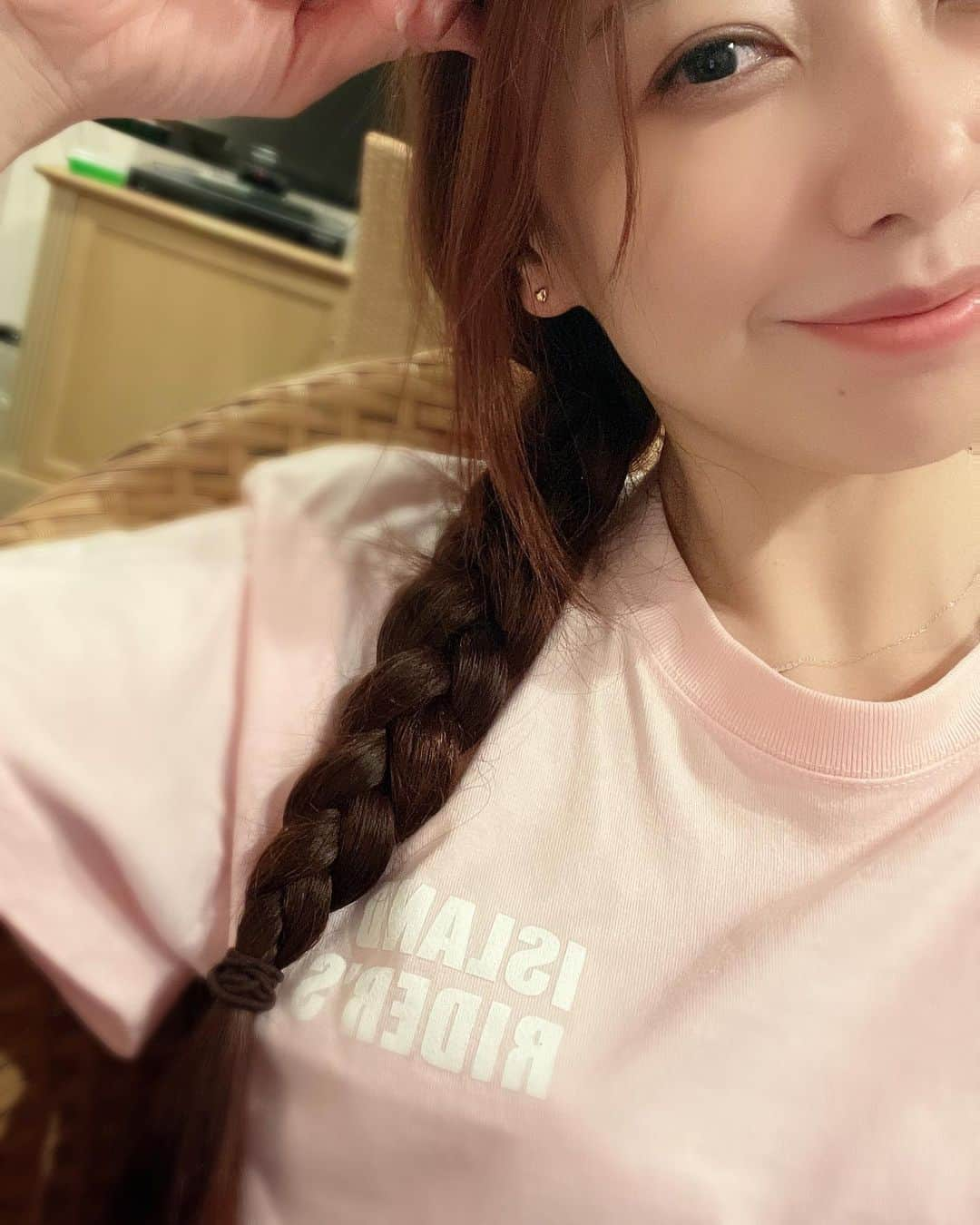 金田彩奈さんのインスタグラム写真 - (金田彩奈Instagram)「🌺  ISLAND RIDER'S  YAKUSHIMA  屋久島でGETしたTシャツ🏝 沖縄にも持ってきちゃった🧏🏻‍♀️💞  #バイク #バイク女子 #バイク乗り #バイクのある生活 #バイクのある風景 #バイク好き #バイクが好きだ #バイク好きな人と繋がりたい #バイク乗りと繋がりたい #バイク旅 #バイクツーリング #バイクが好きだ #カブ #スーパーカブ #アングラー #釣り女子 #釣りガール #cub #supercub #cb400 #gsxs1000gt #bike #bikelife #biker #bikegirl #motercycle #bikeweek #bikewear #angler」9月11日 21時42分 - ayn120