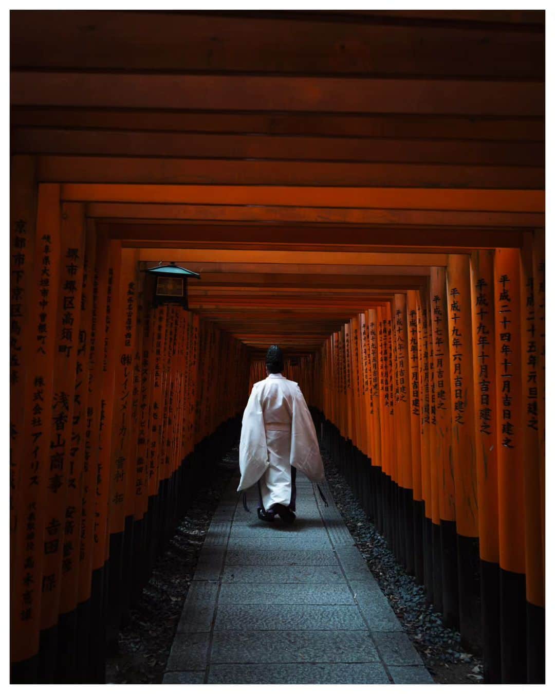 Takashi Yasuiさんのインスタグラム写真 - (Takashi YasuiInstagram)「Kyoto ⛩️ August 2015  #伏見稲荷大社 #USETSU #unknownjapan #explorejapan #hellofrom #widenyourworld  #createexploretakeover #passionpassport  #MadeWithLightroom #vscofilm #huntgram #hbouthere #hbweekends #photocinematica #SPiCollective #ASPfeatures #reco_ig #TakashiYasui」9月11日 21時49分 - _tuck4