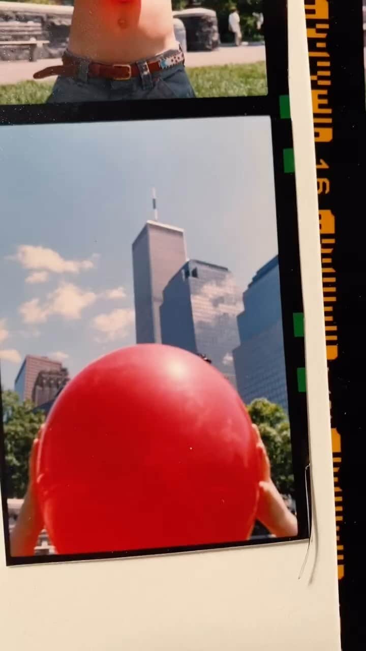 ベン・ワッツのインスタグラム：「Never Forget…. ❤️ nyc ❤️ gone but never forgotten .  #911 #nyc  #restinpeace #twintowers」