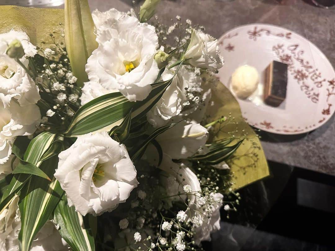asamiのインスタグラム：「_ 先日大好きなお二人からサプライズで👒 ありがとうございました🤍」