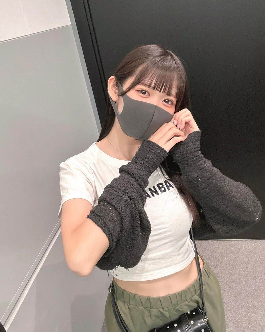 猪狩彩奈さんのインスタグラム写真 - (猪狩彩奈Instagram)「東京いつ涼しくなるの〜？？暑い😵‍💫 ❤️‍🔥🍒 10月22日（日）東京国際フォーラムホールCにて、所属してるアイドルグループ『SweetAlley』の4thワンマンライブがあります！！🍒❤️‍🔥  チケットはプロフィールのリンクの1番上からゲットできます🎟 普段のライブで手売り販売もしてます🪄  📍 会場：東京国際フォーラム ホールC ⏱ 開場16:00／開演17:00 👛 料金：VIPチケット40,000円／Sチケット4,000円／Aチケット1,000円／手売りチケット1,000円（各D代別） 🚶🏻 入場順：①VIPチケット（当日抽選）→②Sチケット（整理番号順）→③Aチケット（整理番号順）→④手売りBチケット（整理番号順）  👑VIPチケット特典 最優先入場／VIP専用エリア／ワンマンTシャツ／バックヤード見学／リハーサル見学／サイン入りVIPパス／ファストパスチェキ券  🏅Sチケット特典 優先入場（一般エリア）／ワンマンTシャツ  ライブ後は特典会(チェキ会)があります📸！ トーク落書き有 ￥2000 トーク落書き無 ￥1000 🎁初めましての方はトーク落書き有チェキ1枚無料🎁(10/22以外🙏🏻)  その他ワンマン詳細はチケットと同じくプロフィールのリンクの1番上から見られます🧏🏻‍♀️ 通常ライブはプロフィールの「会えちゃう」やTwitterから予定チェックできます🫧  10月22日全力で楽しませるのでこの日は一緒に過ごさせてください🥺！インスタのみんなにも会えますように💭♡  ライブのことで分からないことあったら気軽にDMしてね🫶🏻既読つけられないけど全部読んでます💌」9月11日 21時56分 - ayana_ikari