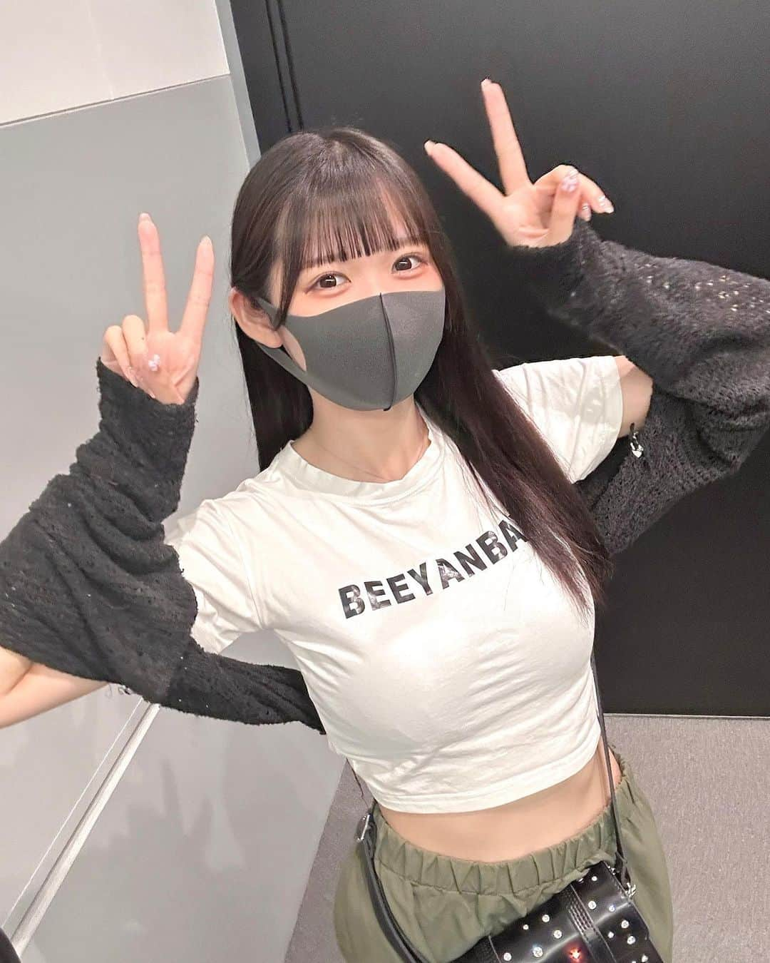 猪狩彩奈さんのインスタグラム写真 - (猪狩彩奈Instagram)「東京いつ涼しくなるの〜？？暑い😵‍💫 ❤️‍🔥🍒 10月22日（日）東京国際フォーラムホールCにて、所属してるアイドルグループ『SweetAlley』の4thワンマンライブがあります！！🍒❤️‍🔥  チケットはプロフィールのリンクの1番上からゲットできます🎟 普段のライブで手売り販売もしてます🪄  📍 会場：東京国際フォーラム ホールC ⏱ 開場16:00／開演17:00 👛 料金：VIPチケット40,000円／Sチケット4,000円／Aチケット1,000円／手売りチケット1,000円（各D代別） 🚶🏻 入場順：①VIPチケット（当日抽選）→②Sチケット（整理番号順）→③Aチケット（整理番号順）→④手売りBチケット（整理番号順）  👑VIPチケット特典 最優先入場／VIP専用エリア／ワンマンTシャツ／バックヤード見学／リハーサル見学／サイン入りVIPパス／ファストパスチェキ券  🏅Sチケット特典 優先入場（一般エリア）／ワンマンTシャツ  ライブ後は特典会(チェキ会)があります📸！ トーク落書き有 ￥2000 トーク落書き無 ￥1000 🎁初めましての方はトーク落書き有チェキ1枚無料🎁(10/22以外🙏🏻)  その他ワンマン詳細はチケットと同じくプロフィールのリンクの1番上から見られます🧏🏻‍♀️ 通常ライブはプロフィールの「会えちゃう」やTwitterから予定チェックできます🫧  10月22日全力で楽しませるのでこの日は一緒に過ごさせてください🥺！インスタのみんなにも会えますように💭♡  ライブのことで分からないことあったら気軽にDMしてね🫶🏻既読つけられないけど全部読んでます💌」9月11日 21時56分 - ayana_ikari