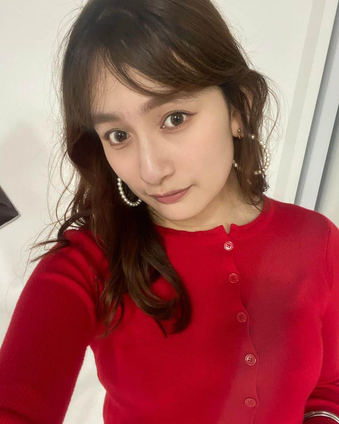 川口カノンのインスタグラム：「インスタストーリーのせたら今日のメイク高評で嬉しい💄 ひよりさんメイク可愛い〜🥹 @hiyori____makeup ． ． ． @giannaanother  プロフィール撮影でした🐒 ． もう一個のスタイリングもあるけどそれはまた今度載せる📷」