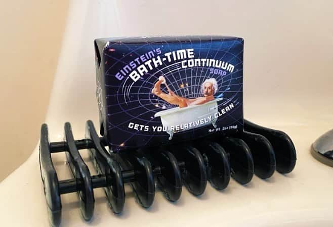 アルベルト・アインシュタインのインスタグラム：「Yes, this is Einstein soap. And it's real. Do not use as a shampoo. May result in crazy genius hair. This and other fun Einstein gifts can be yours at https://philosophersguild.com/collections/albert-einstein-gifts」