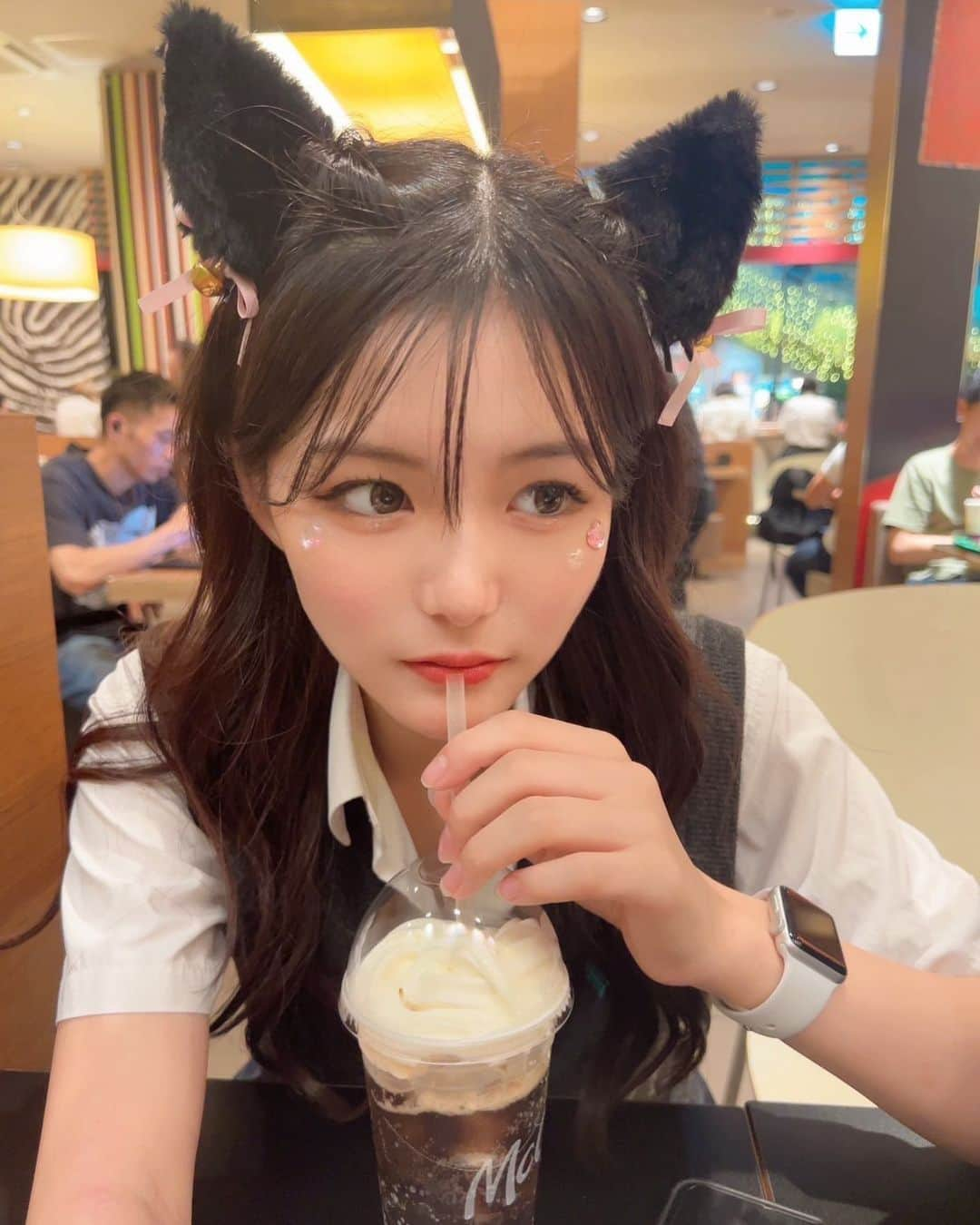 田仲埜愛のインスタグラム：「.  放課後みんなでMac🥤  #jkブランド  #jkの放課後 #猫耳 #07 #田仲埜愛」