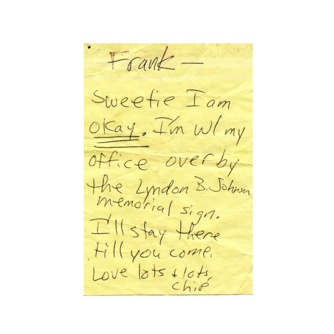 国立アメリカ歴史博物館のインスタグラム：「“Frank – sweetie I am okay.”  On September 11, 2001, a handwritten note provided peace of mind in the midst of chaos for this couple.  Follow the link in our bio to learn more.」