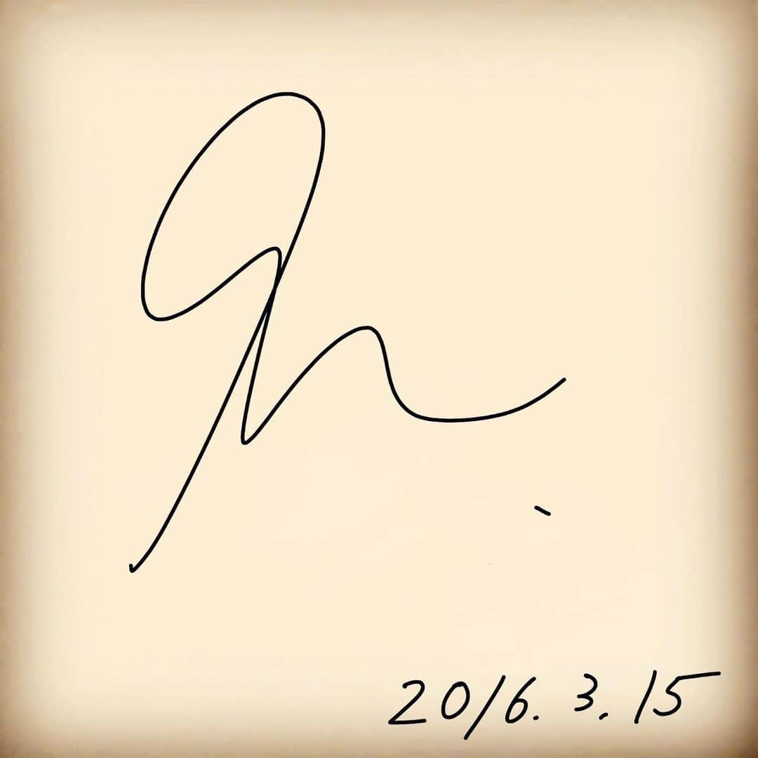 小田彩加さんのインスタグラム写真 - (小田彩加Instagram)「「壁にサインがたくさん飾られてある飲食店の、結局 誰だか分からないサイン」」9月11日 22時05分 - odachan_official