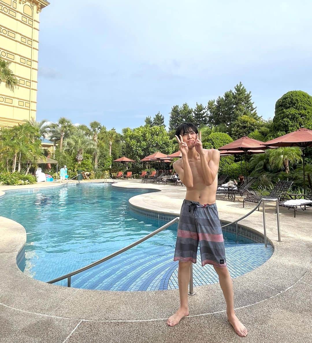 川崎槙吾のインスタグラム：「遊んできた🐭🏰  最後の動画で蛙化すんなよ？ （俺ならもっとやれる  #tokyodisneyland #tdl #disneyland #ディズニーランドホテル #ディズニーランド」