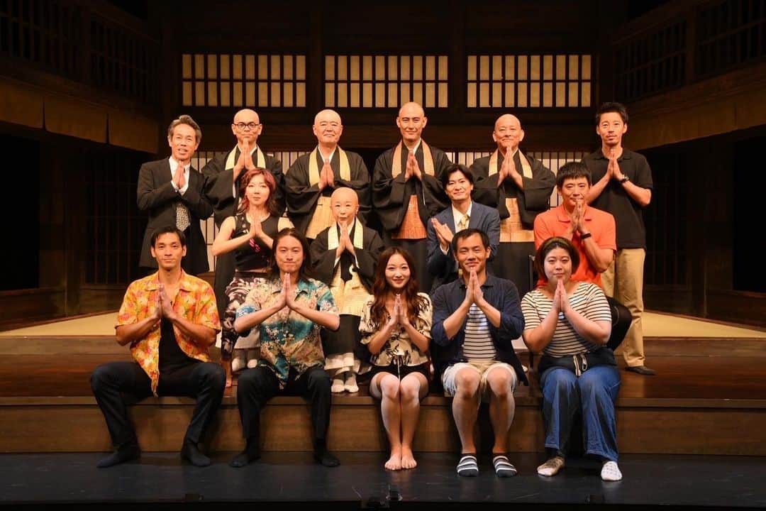 窪塚俊介のインスタグラム：「『イノレバカ』大盛況のうちに幕を下ろしました🧑‍🦲おかげさまで本当に評判が良く、嬉しい限りです。 観劇してくださった皆様、ありがとうございました🙏 ゴツプロの皆さんがホントに素敵な先輩たちで、カンパニーにも恵まれ、極上の夏になりました🔥 嗚呼、舞台最高🙌 #ゴツプロ #イノレバカ#本多劇場」