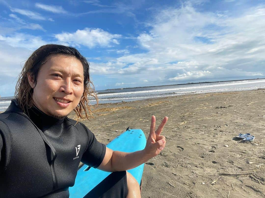 平田一喜さんのインスタグラム写真 - (平田一喜Instagram)「年1サーフィン🏄  楽しかったぁ〜🌞  終わったあとのコーヒーがまためちゃくちゃ美味しかった🌞  これにて平田の夏完！  #サーフィン #九十九里 #MauSurf #THERisingSunCoffee #プロレス #プロレスリング #プロレスラー #DDTプロレス  #professionalwrestling #Prowrestler #釣り好き #美容男子 #美容好き #銭湯 #スーパー銭湯 #銭湯好き #サウナ #サウナ好き #筋肉 #muscle #バス釣り好き #美容 #ddtpro #平田 #平田一喜 #kazukihirata」9月11日 22時14分 - parakissk