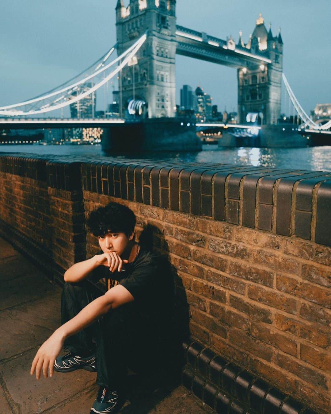 バロ さんのインスタグラム写真 - (バロ Instagram)「London🇬🇧💙 X @jinifoto   GoodBye London!! 👋 즐거웠다 런던!! 다시올게!  #london #towerbridge」9月11日 22時25分 - baroganatanatda