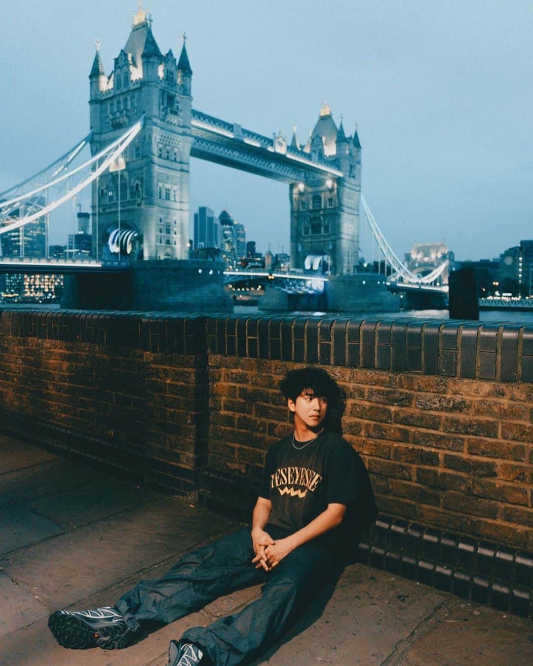 バロ さんのインスタグラム写真 - (バロ Instagram)「London🇬🇧💙 X @jinifoto   GoodBye London!! 👋 즐거웠다 런던!! 다시올게!  #london #towerbridge」9月11日 22時25分 - baroganatanatda