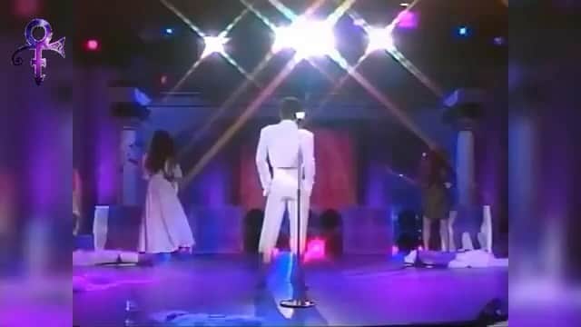 MCハマーのインスタグラム：「Have A Great Week  There’s only one you. The Legendary Prince 🕊️」