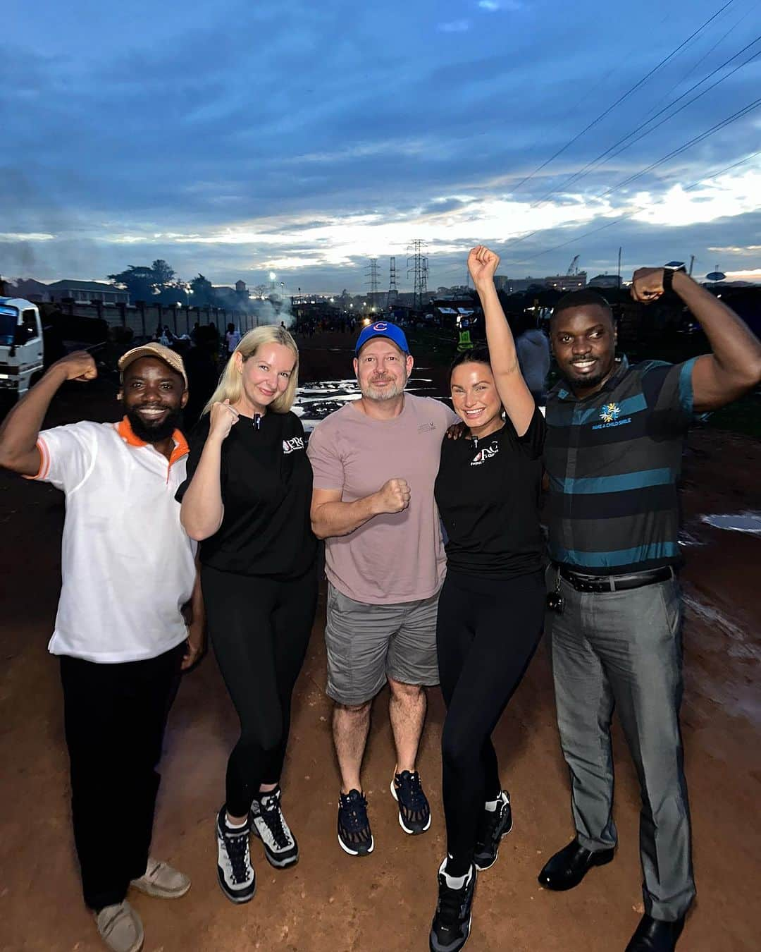 サム・フェアーズのインスタグラム：「We made it! 🇺🇬 Here for the next few days. Please stay tuned 🙏 #stopchildtrafficing #stopchildsacrifice #stopchildsexualabuse #stopchildmarriage #stopchildexploitation #stopchildlabour @projectrescuechildren @projectrescuechildren_uk @adam_whittington23 @kellyallisonkva 🙏」