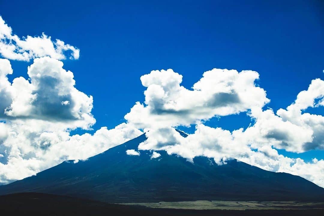 青木カズローさんのインスタグラム写真 - (青木カズローInstagram)「富士山ってええよな。 2度登った事があるんだけど、上からの景色もまた素晴らしいものだった。また登ってみたい。」9月11日 22時36分 - cazrowaoki