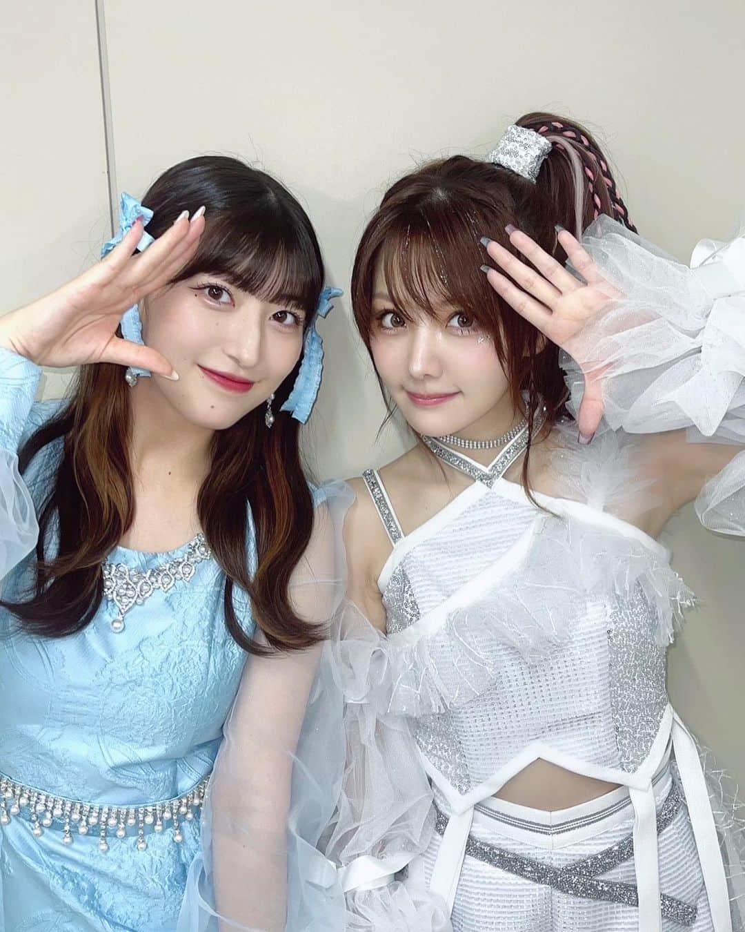のインスタグラム：「⁡ ⁡ 大好きな、田中れいなさんと🩵 ⁡ 久しぶりに同じステージに立てて、 田中さんの歌を直で感じることが出来て、 本当に、幸せでした……！🫶🏻 ⁡ #morningmusume23 #モーニング娘  #田中れいな さん #羽賀朱音」