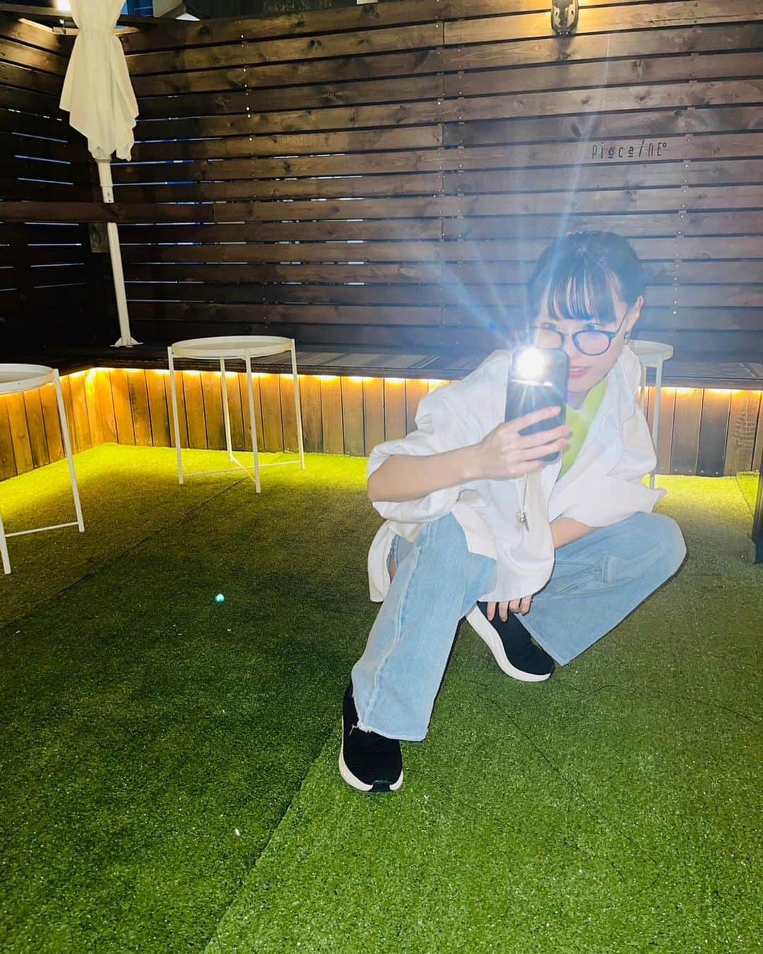 のインスタグラム：「⁡ ⁡ ⁡ ⁡ 話を聞いてくれるお姉様方 ⁡ 2人に韓国おにぎり(チュモッパ)を食べてもらった🇰🇷🍙 ⁡ 綾乃さんまんまとハマってくれました。 ⁡ ⁡ ⁡ しめしめ…😏 ⁡ ⁡ ⁡ ＃新大久保#新大久保カフェ」