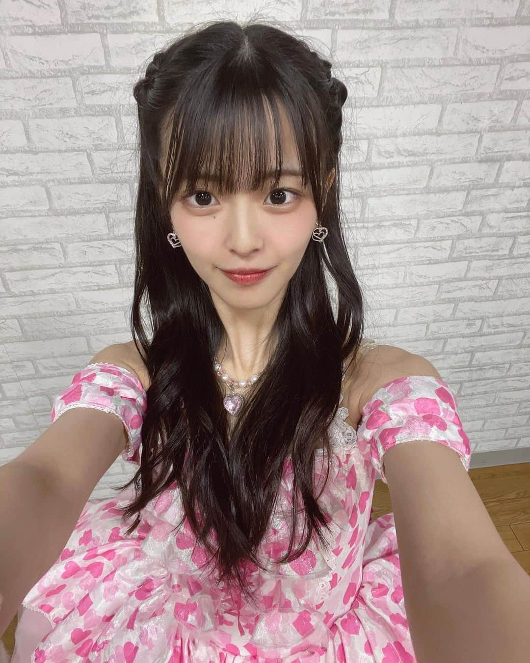 桜田彩叶のインスタグラム：「1週間チャレンジ 7日目！ お気に入りの  #くるりんぱハーフツイン ♡  #なめくじハート の衣装 💖  ぴょんってなるの嫌な時は くるりんぱする！♡  1週間分の投稿まとめてみたので、どれが好きかコメントで教えてねっ 🪄」