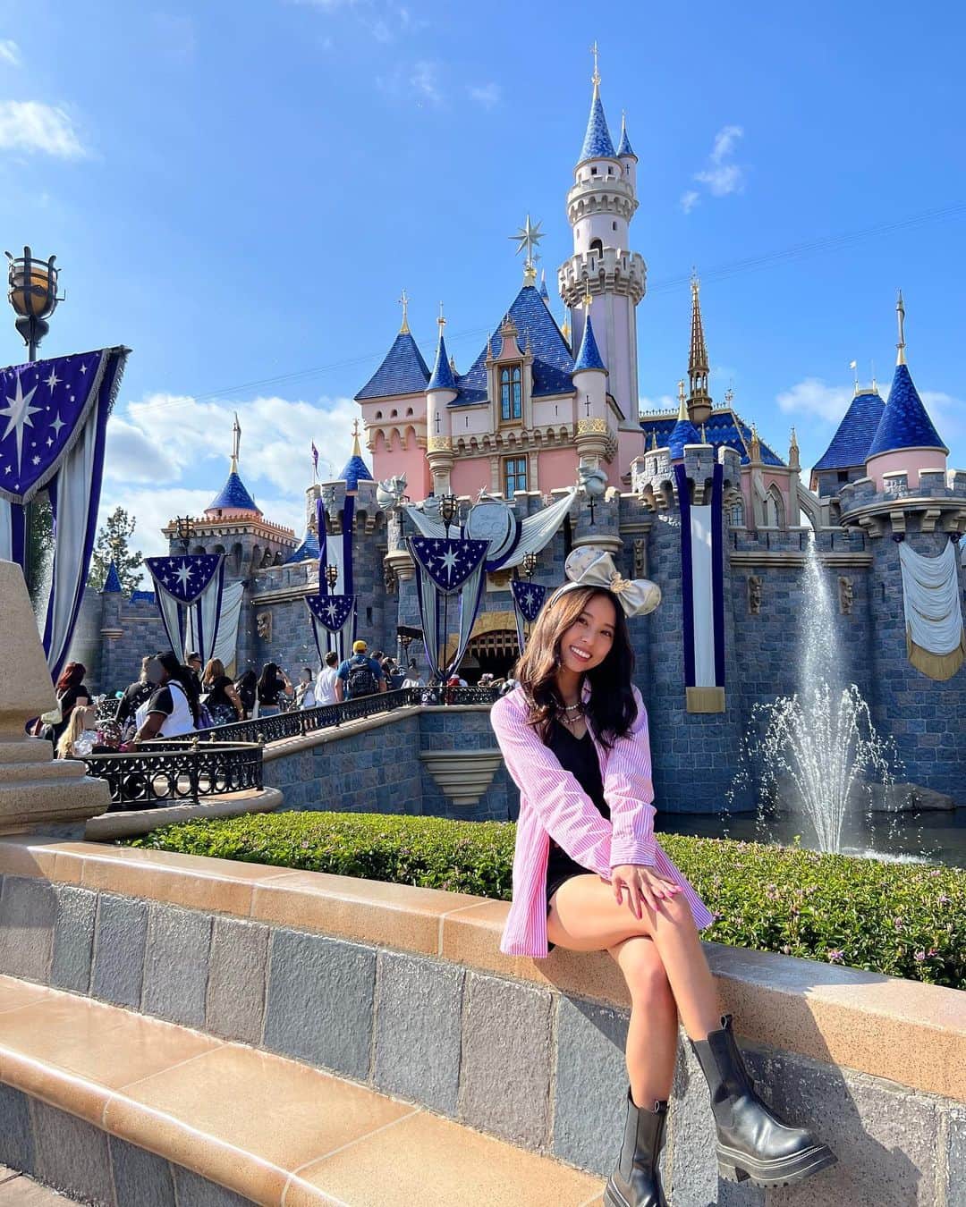 山尾梨奈のインスタグラム：「〻 100 Years of Wonder ⛲️🫧🧚🏻」