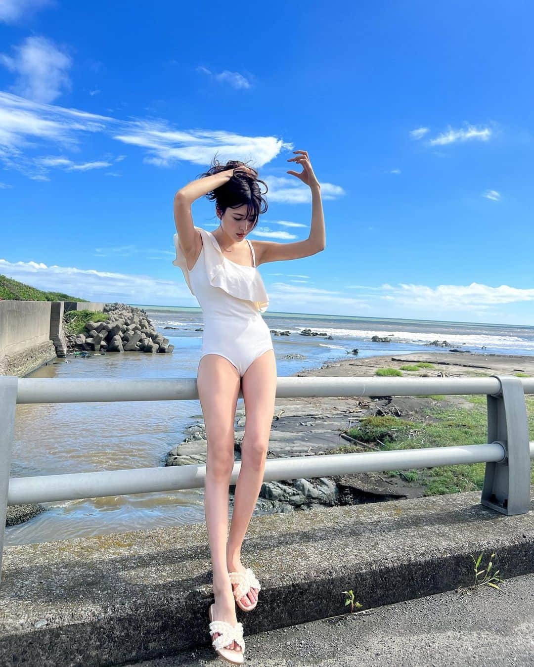岩﨑名美さんのインスタグラム写真 - (岩﨑名美Instagram)「左手のくせつよ👈 (ここの水着めっちゃ痩せみえする💯)」9月11日 22時46分 - nami_iwasaki