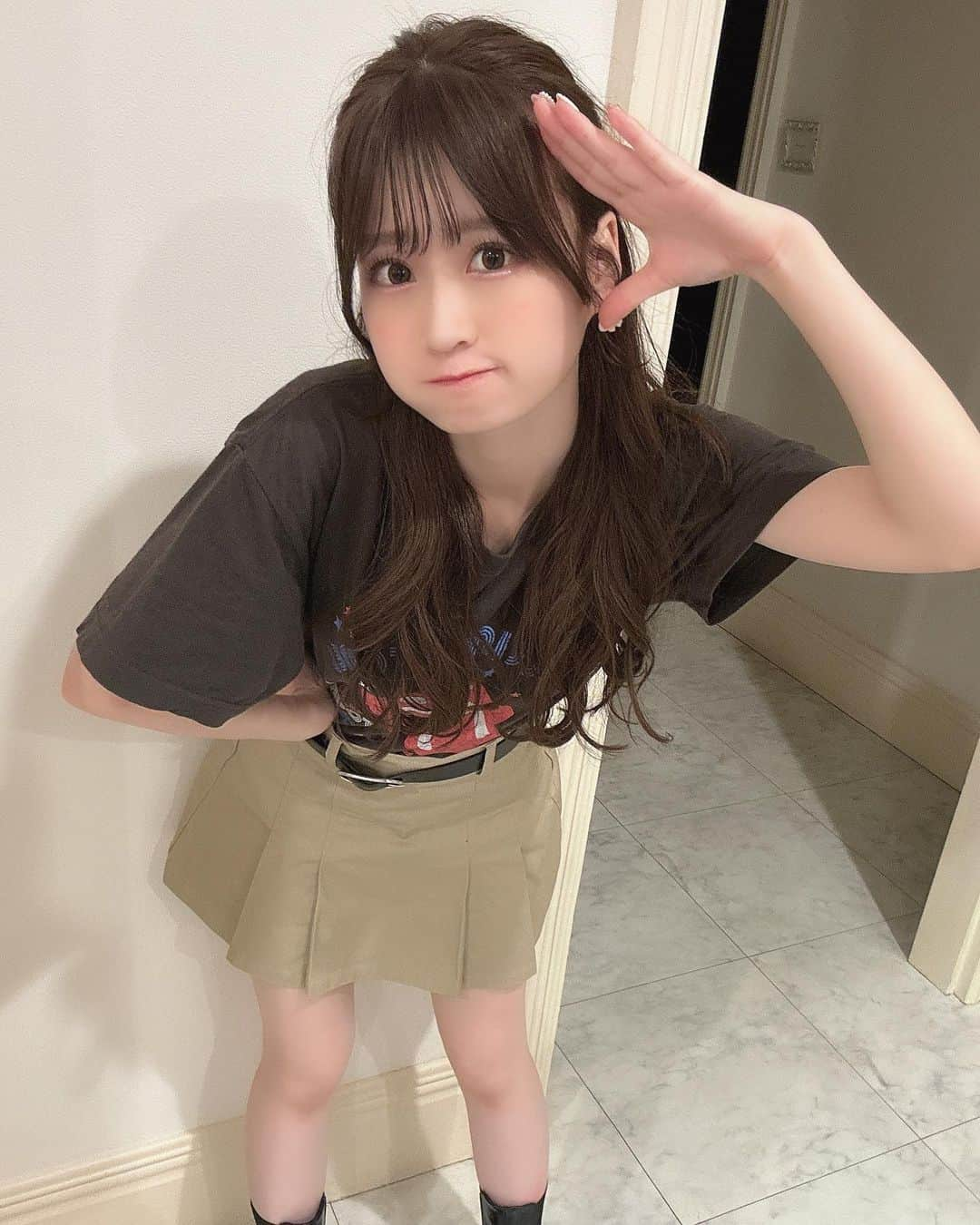 佐野心音のインスタグラム：「たまにはこういう服もいい？」