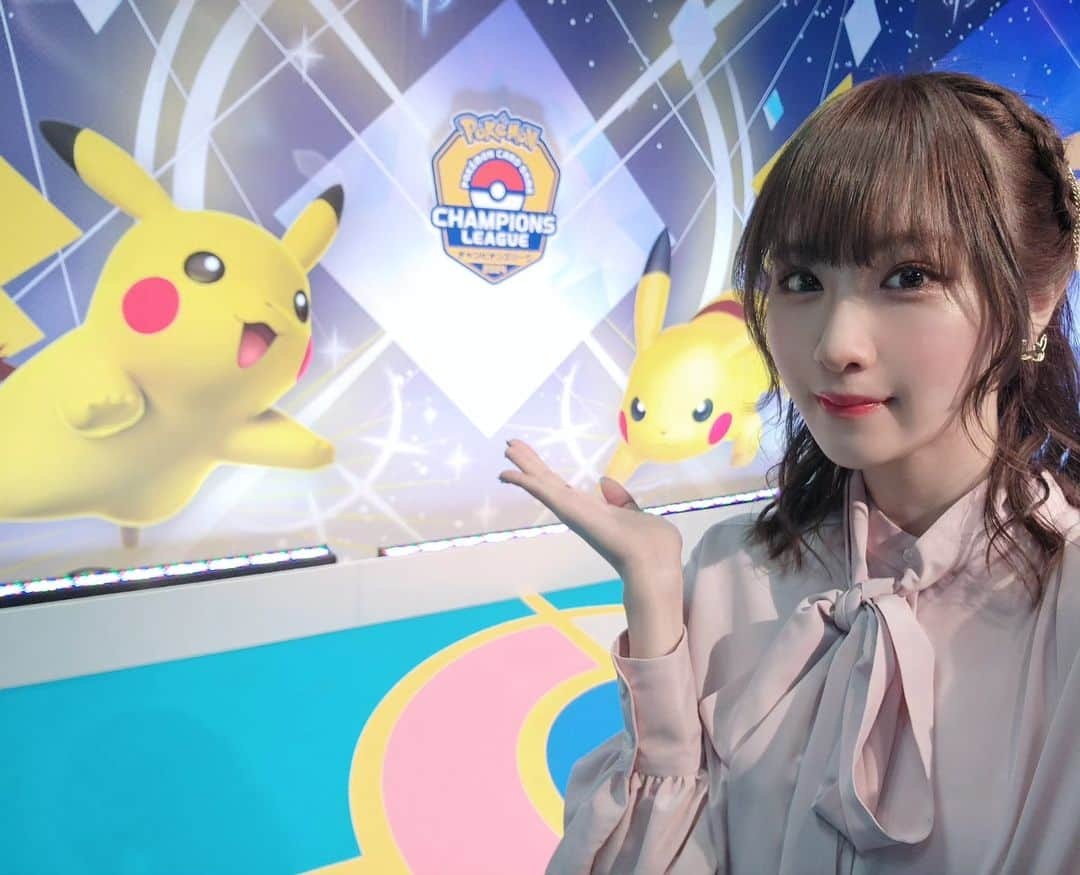 小田桐奈々のインスタグラム：「CL2024 横浜🍜 新シーズン初の大型大会！  ポケモンカード151や黒炎の支配者などなど新カードも使えるようになり、色々なデッキが登場して見応えのある試合の数々でした✨  大会で勝つため、意表をつくために入れているカードなどを見られるのが毎回とても楽しみで…！ 今回マスターリーグ優勝のミライドンexデッキにもルチャブルとサンダーexなどのコンボでサイドを一気にとれるギミックが入っていたり、いろいろな局面で勉強になるとともに、面白い構築もみれて良かったです✨  参加された選手の皆さま、 配信を見てくれた皆さま、 大会はどうでしたでしょうか…？  この日のために時間を積み重ねてきた選手の皆さんに寄り添い、想い出に残る1日になるよう、またそれを視聴者さんにお伝えできるように、日々自分も精進していきたいです。  ポケカやりたくなっちゃったので、一人回ししてくるぞーーっ⸜( * ॑꒳ ॑* )⸝  #cl2024横浜  #ななっぷる」