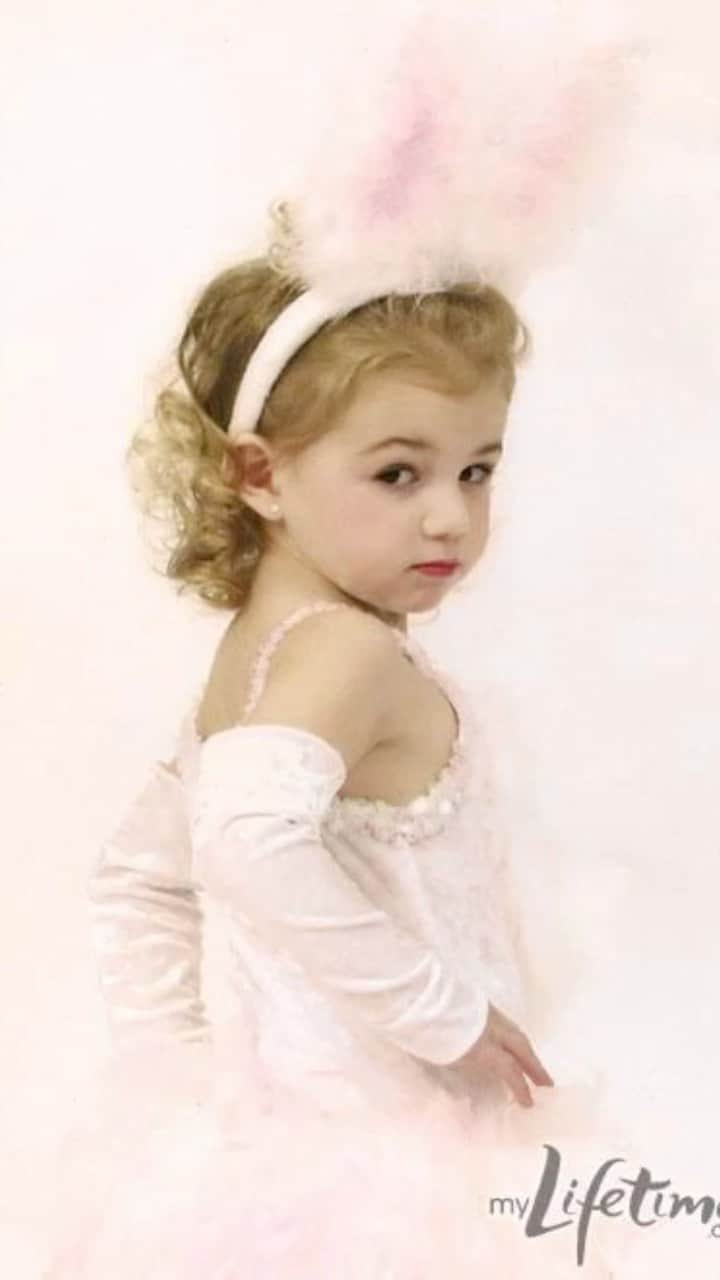 クリスティ・ルーカジアックのインスタグラム：「To say that I am proud of @chloelukasiak for taking years of heartache, challenges and turmoil and turning into something positive is an understatement. She created @elevedancecompetition with the thought that she wanted to create the experience she always wished she had: love, support, and celebration for all those who participate. 🩵🩵  And she could not have a more incredible partner in @brittpent. These two are going to do amazing things and I’m excited to have a front row seat. 👏🏻   I will say keeping this a secret for a whole year KILLED me. Do you know how many times I almost slipped up?? But when your daughter asks you specifically not to say a peep, you step up. So proud that I was able to keep my big mouth shut. 😂😂  Go to the link in my bio to check out more about the competition and tell me below what city were going to see YOU at!! 👇🏼」